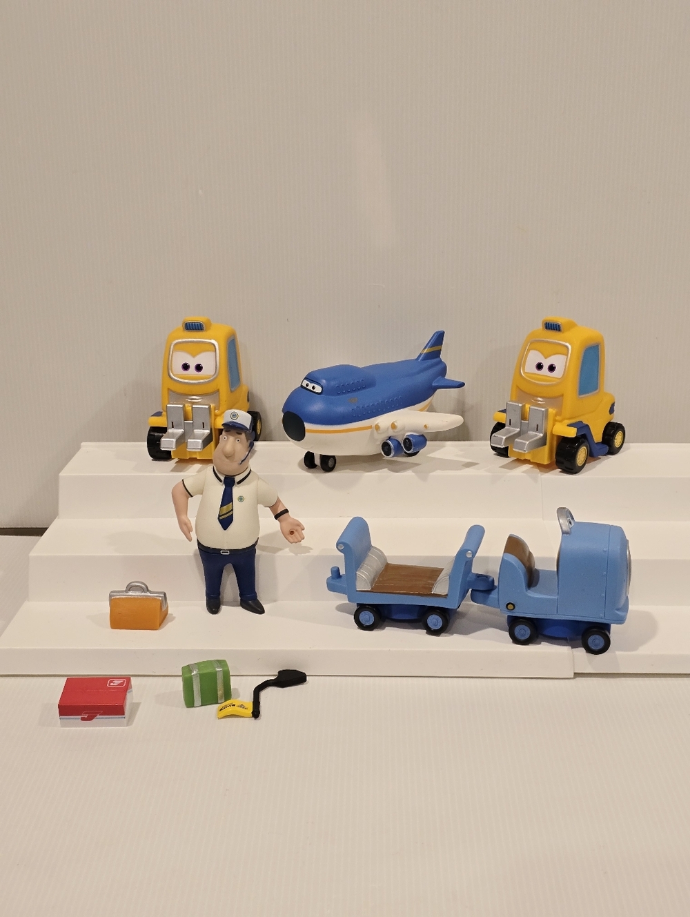 Super Wings World Airport Crew Collection Pack Exclusive Set of Large Figures